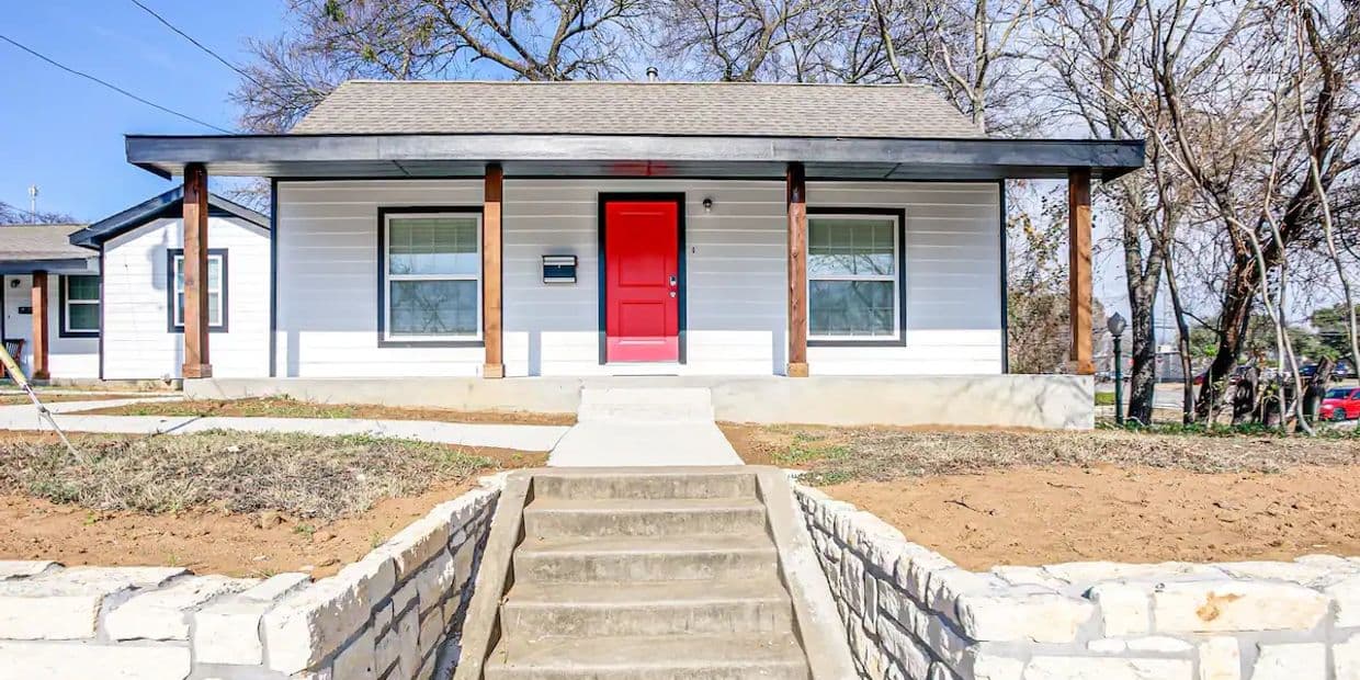 Buffalo Creek cottage exterior in Cleburne